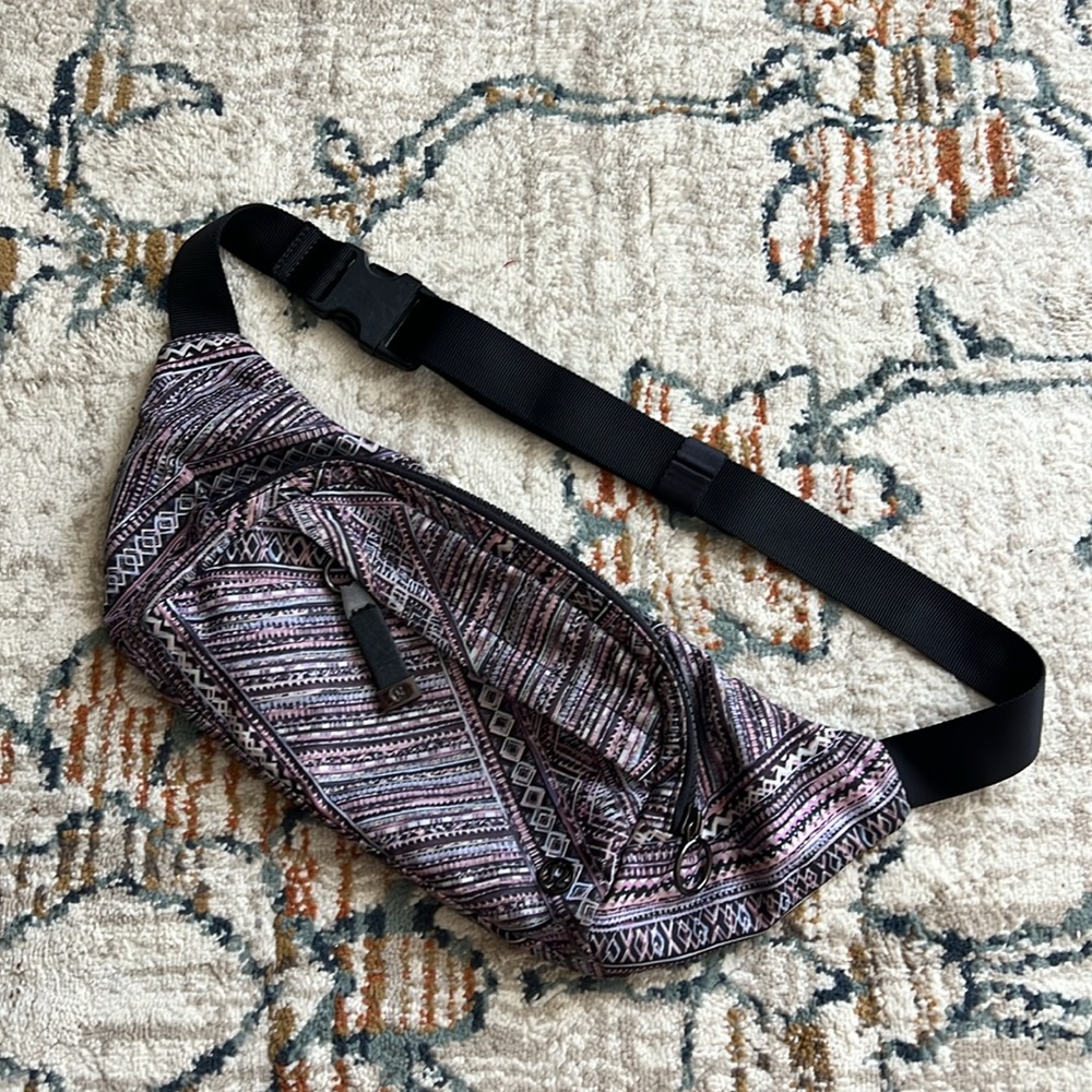 Lululemon On The Beat Belt Bag in Tribal Pace